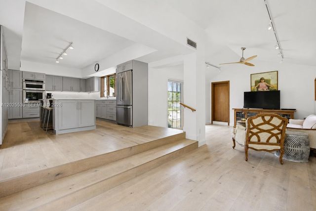 2535 Sunset Dr, Miami Beach, FL 33140