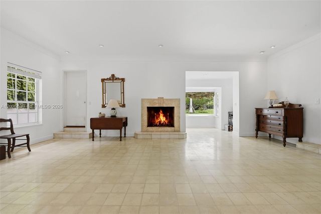 2535 Sunset Dr, Miami Beach, FL 33140