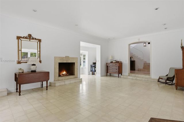 2535 Sunset Dr, Miami Beach, FL 33140