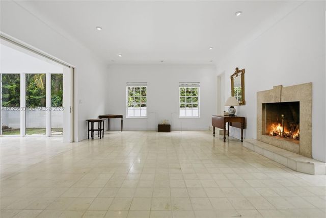 2535 Sunset Dr, Miami Beach, FL 33140