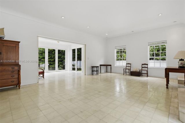 2535 Sunset Dr, Miami Beach, FL 33140