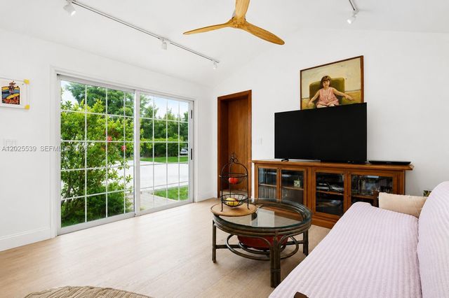 2535 Sunset Dr, Miami Beach, FL 33140