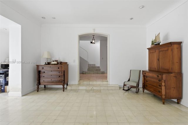 2535 Sunset Dr, Miami Beach, FL 33140