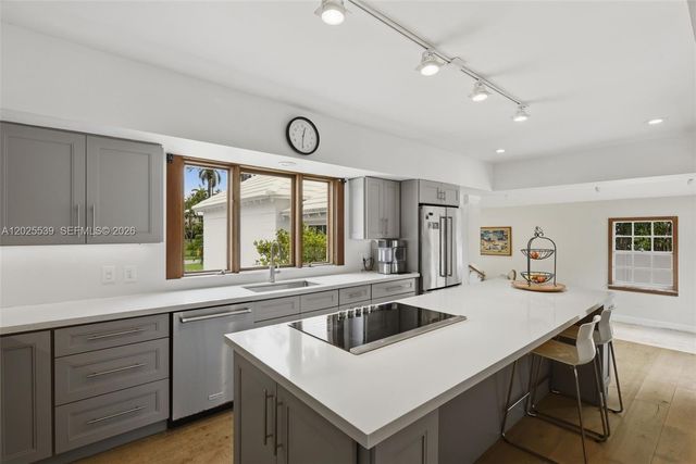 2535 Sunset Dr, Miami Beach, FL 33140