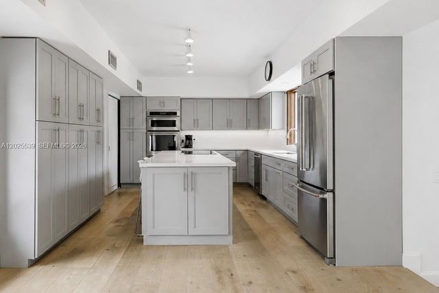 2535 Sunset Dr, Miami Beach, FL 33140