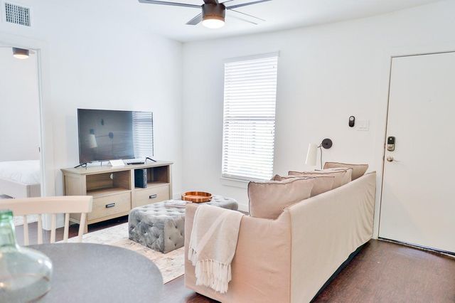 2300 Stanford Street F, Houston, TX 77006