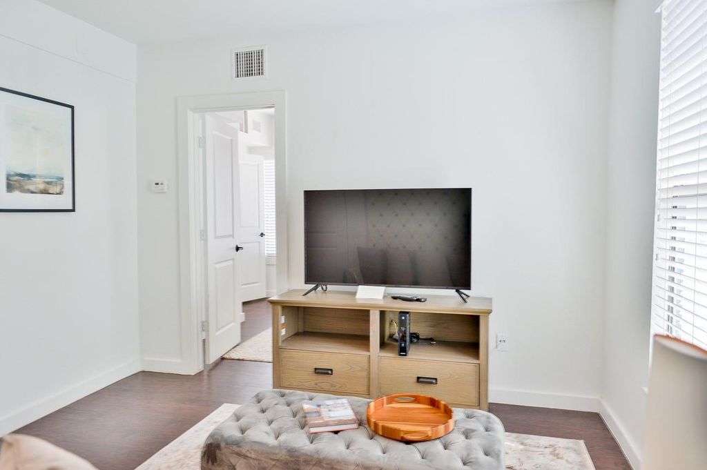 2300 Stanford Street F, Houston, TX 77006