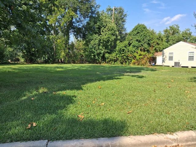 1201 Parkway Street, Baytown, TX 77520