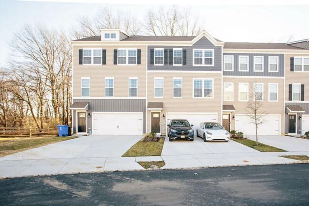 28 FOUNDRY BLVD, Mount Holly, NJ 08060