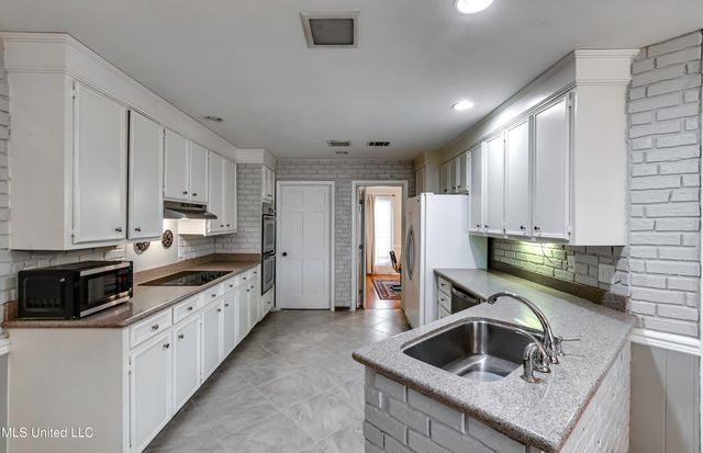 1422 Mossline Drive, Jackson, MS 39211