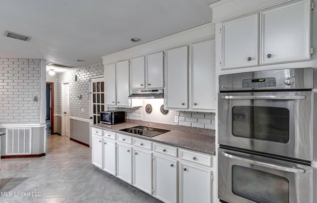 1422 Mossline Drive, Jackson, MS 39211