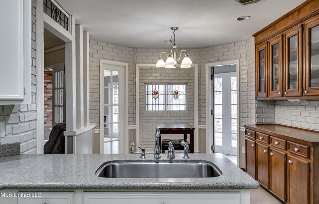 1422 Mossline Drive, Jackson, MS 39211