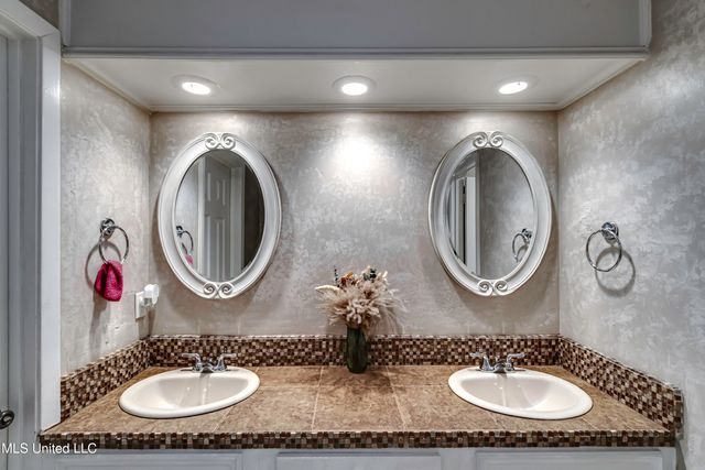 1422 Mossline Drive, Jackson, MS 39211