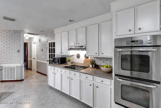 1422 Mossline Drive, Jackson, MS 39211