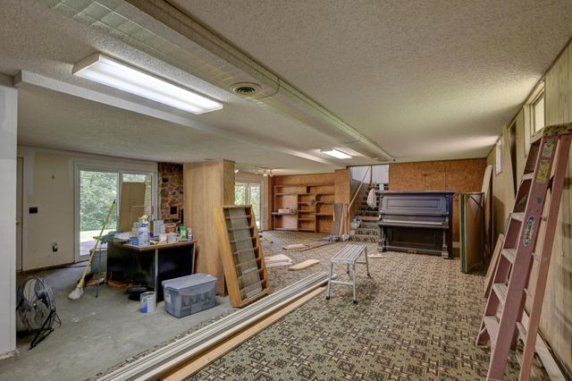 19107 Fir Road, Joplin, MO 64801