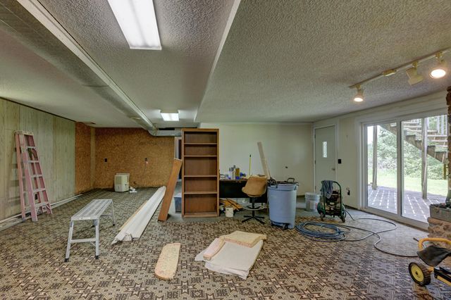 19107 Fir Road, Joplin, MO 64801