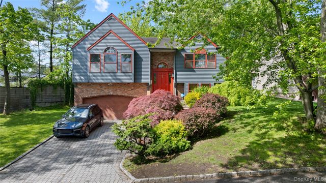 284 Schenck Avenue, Great Neck, NY 11021