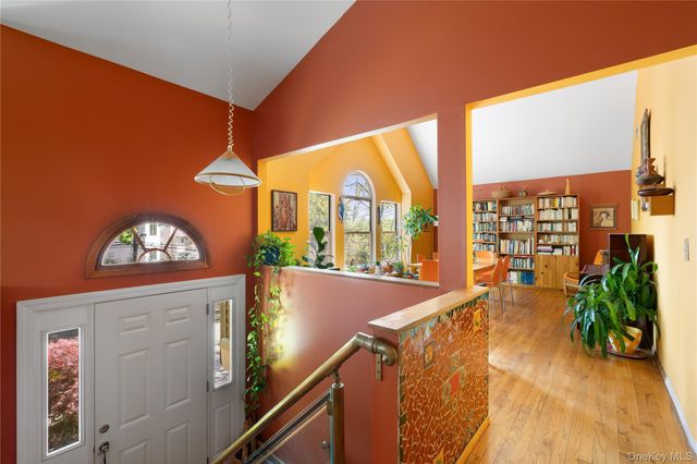 284 Schenck Avenue, Great Neck, NY 11021