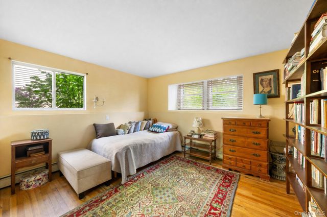 284 Schenck Avenue, Great Neck, NY 11021
