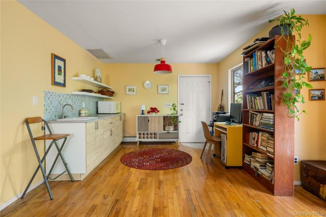 284 Schenck Avenue, Great Neck, NY 11021