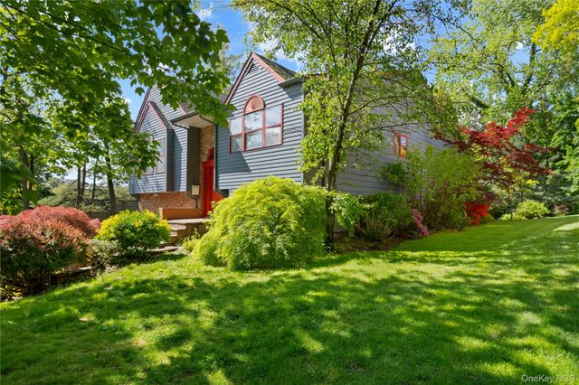 284 Schenck Avenue, Great Neck, NY 11021