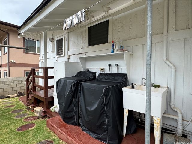 943 9th Avenue C, Honolulu, HI 96816