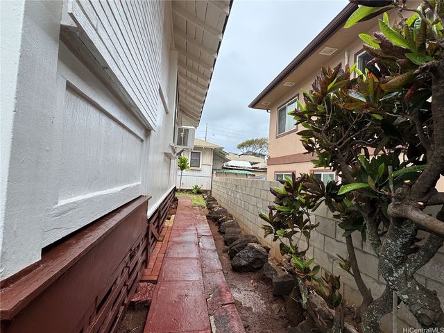 943 9th Avenue C, Honolulu, HI 96816