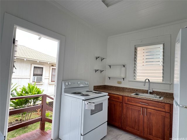 943 9th Avenue C, Honolulu, HI 96816