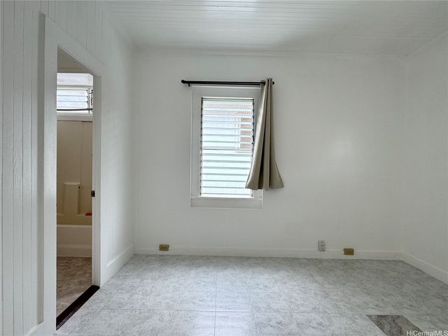943 9th Avenue C, Honolulu, HI 96816