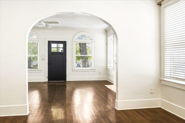 826 Cedar Hill Avenue, Dallas, TX 75208