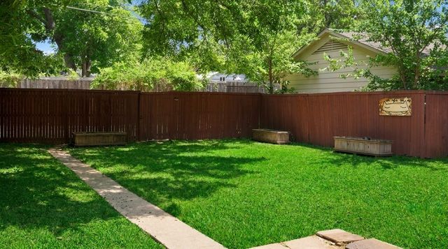 826 Cedar Hill Avenue, Dallas, TX 75208