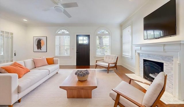 826 Cedar Hill Avenue, Dallas, TX 75208