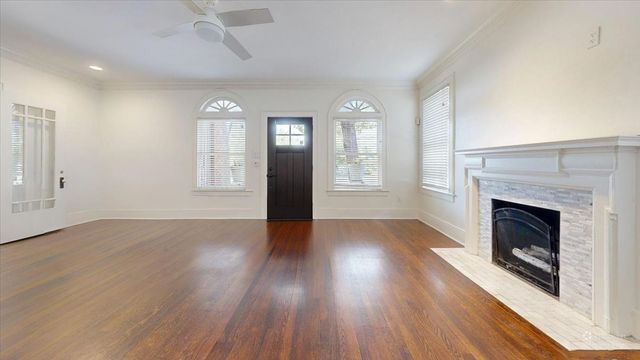 826 Cedar Hill Avenue, Dallas, TX 75208