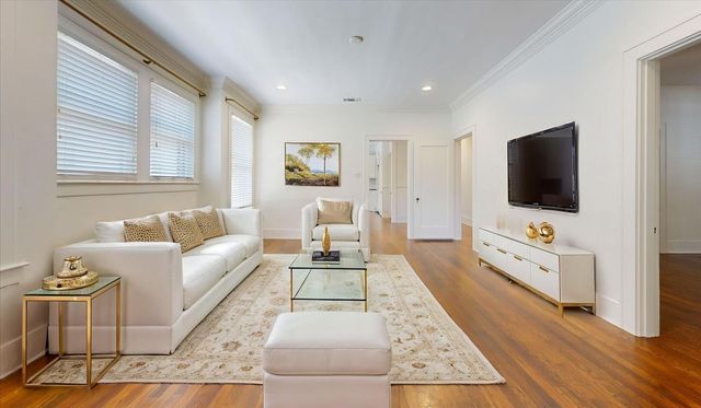 826 Cedar Hill Avenue, Dallas, TX 75208