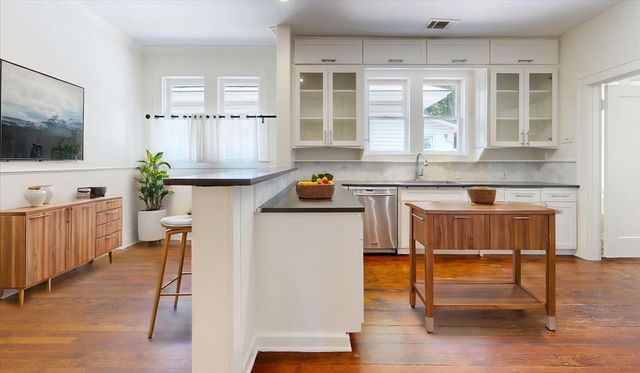 826 Cedar Hill Avenue, Dallas, TX 75208