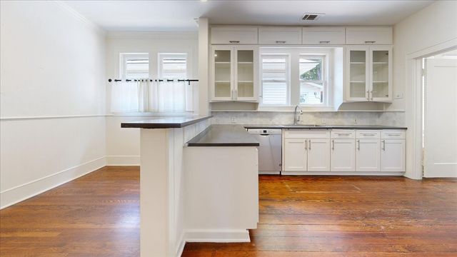 826 Cedar Hill Avenue, Dallas, TX 75208