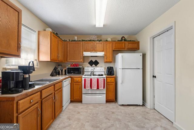 40 Princeton Glen Court, Adairsville, GA 30103