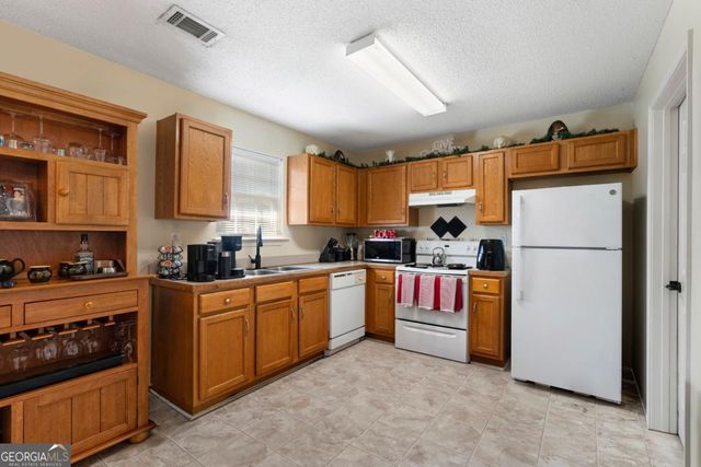 40 Princeton Glen Court, Adairsville, GA 30103