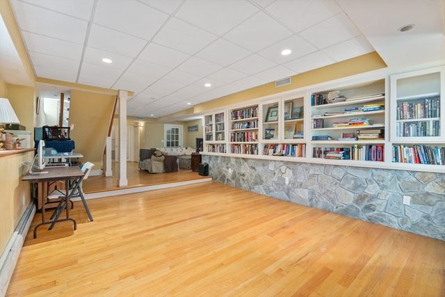 126 Summer 126, Watertown, MA 02472