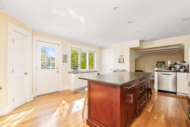 126 Summer 126, Watertown, MA 02472