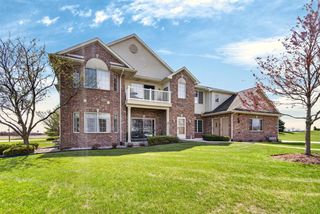 9296 Creekside CIRCLE #212, Pleasant Prairie, WI 53158