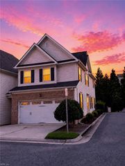 29 Frazier CT, Hampton, VA 23666