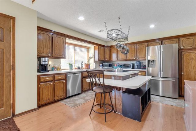 1112 Walnut Court, Moore, OK 73160