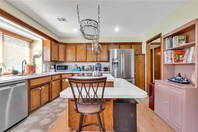 1112 Walnut Court, Moore, OK 73160