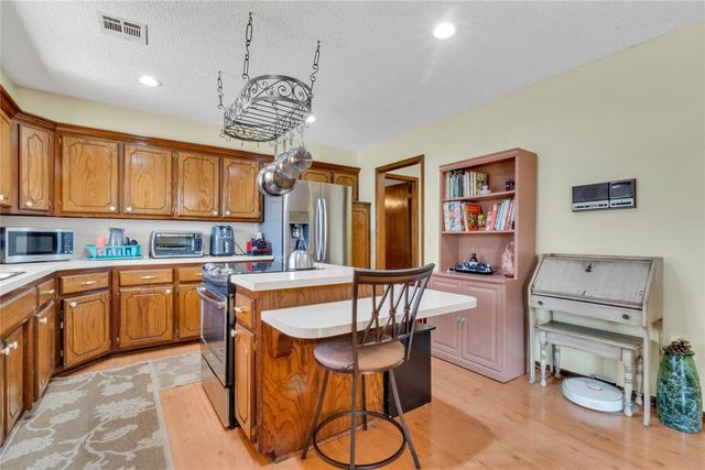 1112 Walnut Court, Moore, OK 73160