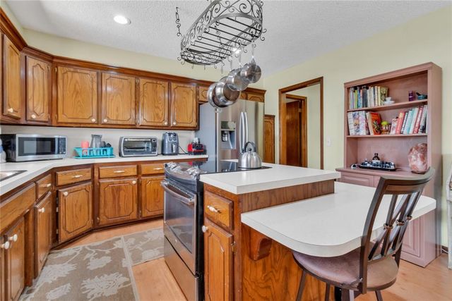 1112 Walnut Court, Moore, OK 73160