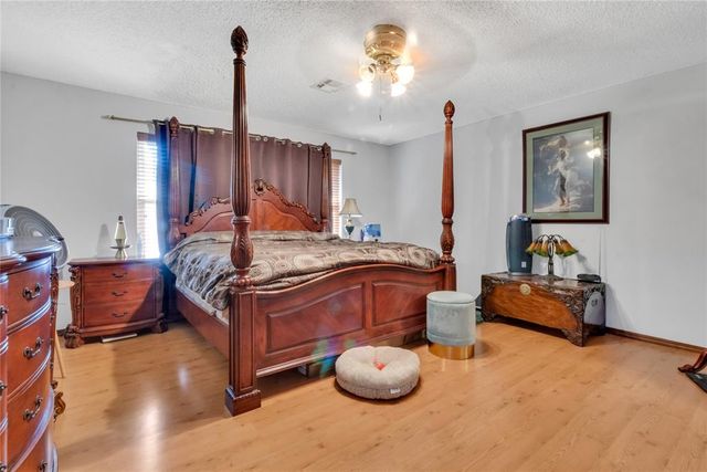 1112 Walnut Court, Moore, OK 73160