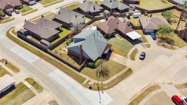 1112 Walnut Court, Moore, OK 73160