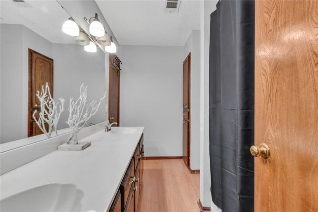1112 Walnut Court, Moore, OK 73160