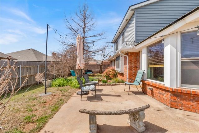 1112 Walnut Court, Moore, OK 73160